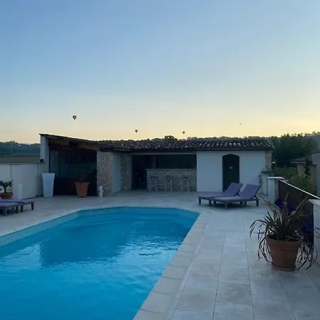 Couette-café La Petite Campagne 3*